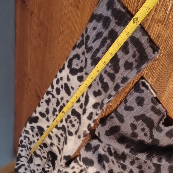 360 Cashmere Cardigan - Picture 15 of 16